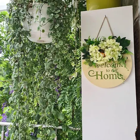 Homestay Cozy With A Beautiful Garden View Baunatal