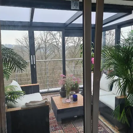 Cozy With A Beautiful Garden View Homestay Baunatal
