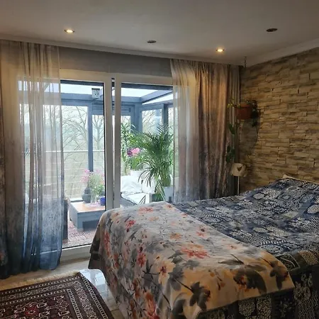 Cozy With A Beautiful Garden View Homestay