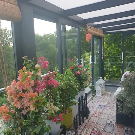 Cozy With A Beautiful Garden View Homestay *