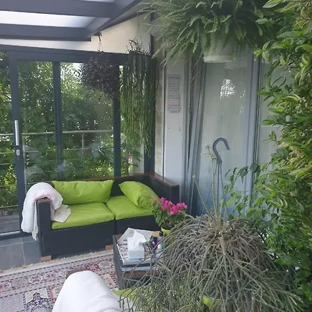 Homestay Cozy With A Beautiful Garden View Baunatal