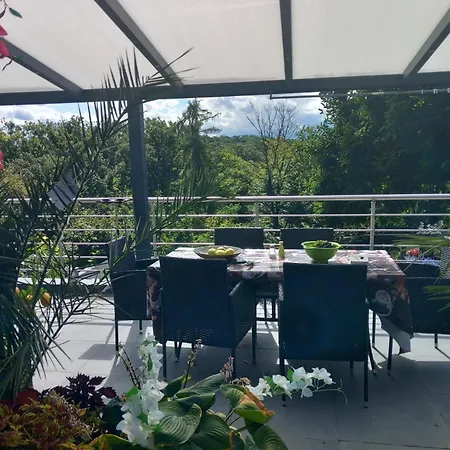 Cozy With A Beautiful Garden View ホームステイ バウナタール