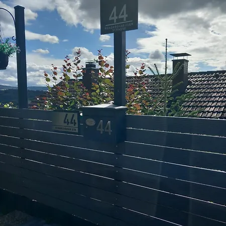 ホームステイ Cozy With A Beautiful Garden View バウナタール