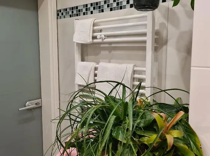 ホームステイ Cozy With A Beautiful Garden View バウナタール