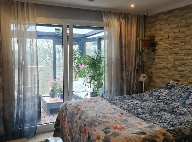 Cozy With A Beautiful Garden View ホームステイ