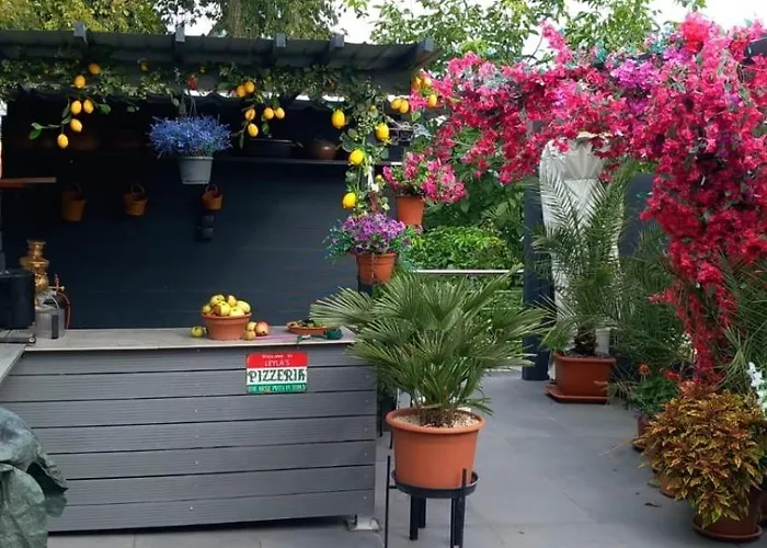 ホームステイ Cozy With A Beautiful Garden View *