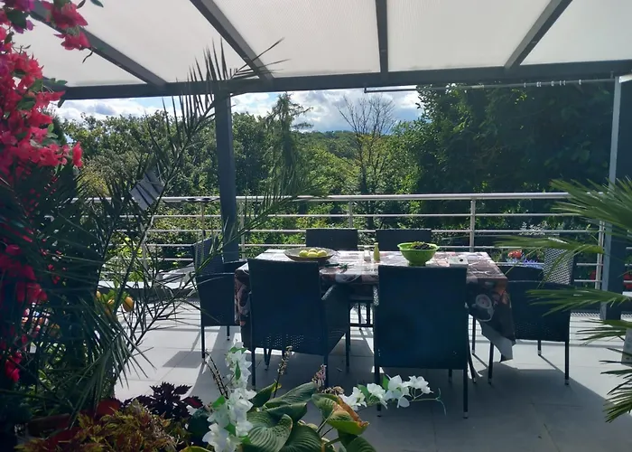 Cozy With A Beautiful Garden View ホームステイ バウナタール