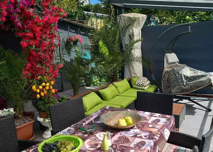 Cozy With A Beautiful Garden View ホームステイ *